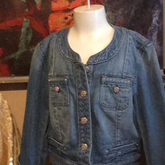 Black and white short Jean jacket size 4 - Picture 5 of 6